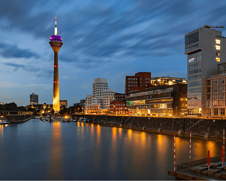 посадкова зупинка автобуса на маршруті Львів – Берлін перед міжнародною поїздкою до Німеччини